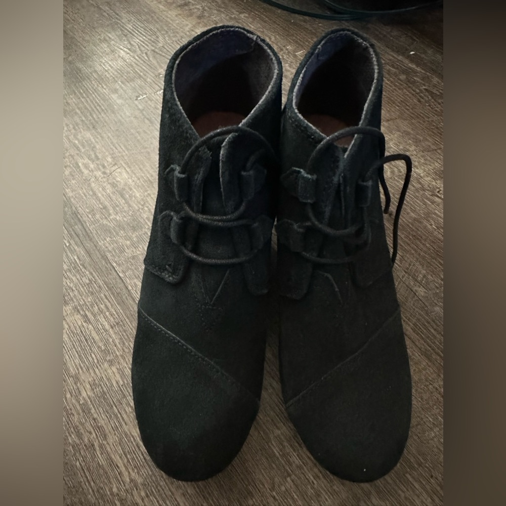Toms suede booties